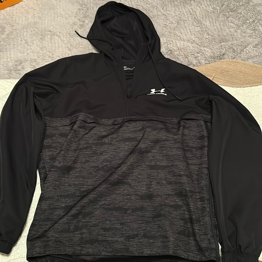 Mens under armour 1/4 zip pullover.